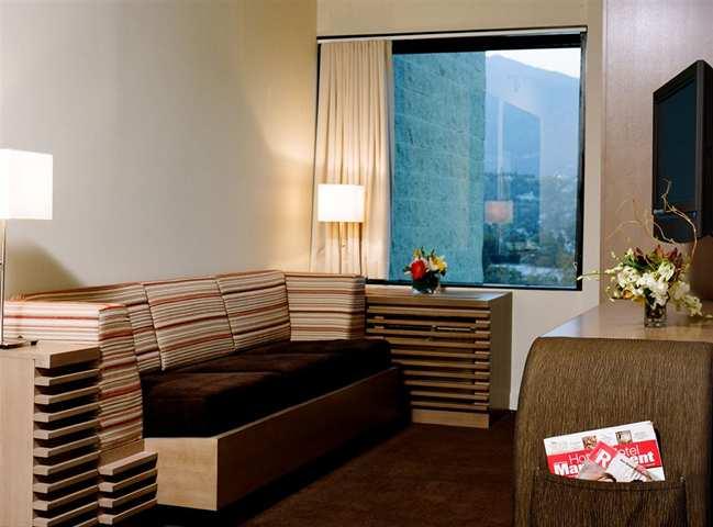 Готель Doubletree By Hilton Monrovia - Pasadena Area Екстер'єр фото