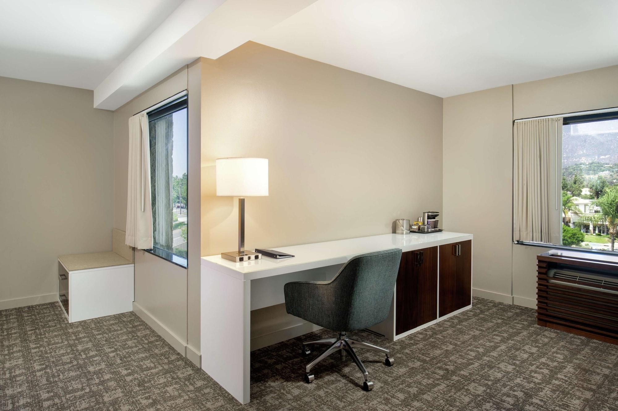 Готель Doubletree By Hilton Monrovia - Pasadena Area Екстер'єр фото