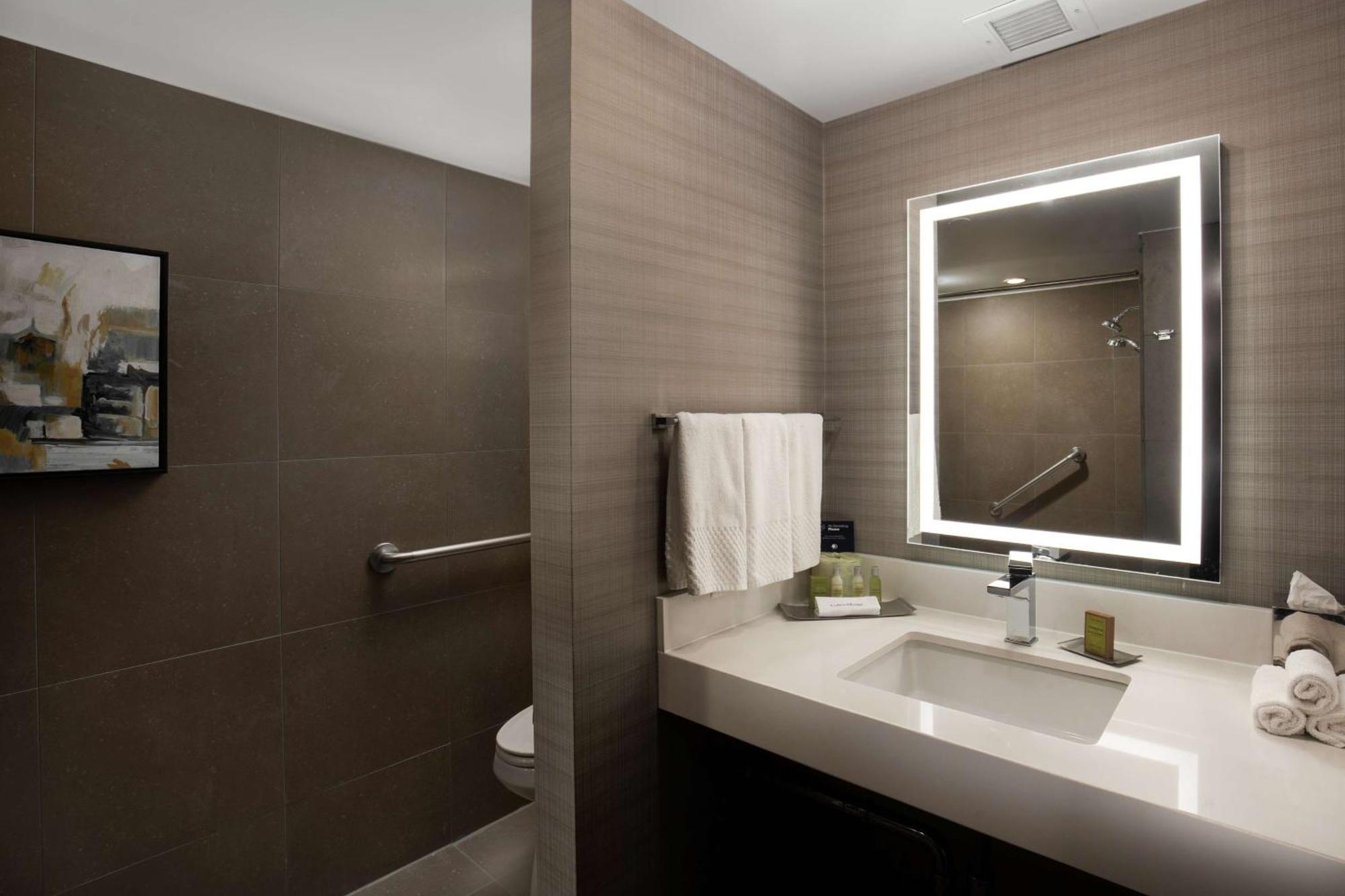 Готель Doubletree By Hilton Monrovia - Pasadena Area Екстер'єр фото